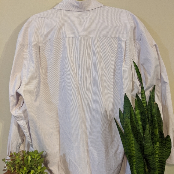 ☀️4/$30☀️ Tommy Hilfiger Pinstripe Dress Shirt - Picture 4 of 4